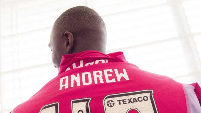 Andrew é apresentado no Flamengo