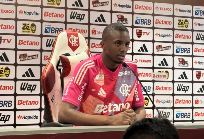Andrew é apresentado no Flamengo - Foto: Luiza Sá