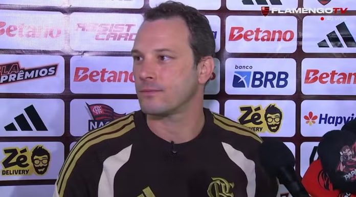 Bruno Pivetti em entrevista coletiva pelo Flamengo