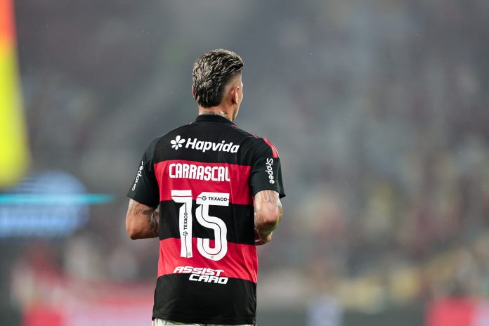 Carrascal em campo na vitória do Flamengo sobre o Vasco no Maracanã - Foto: Gilvan de Souza