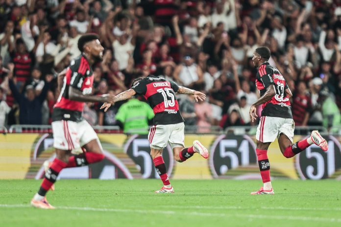 Carrascal comemora o gol da vitória do Flamengo sobre o Vasco no Maracanã