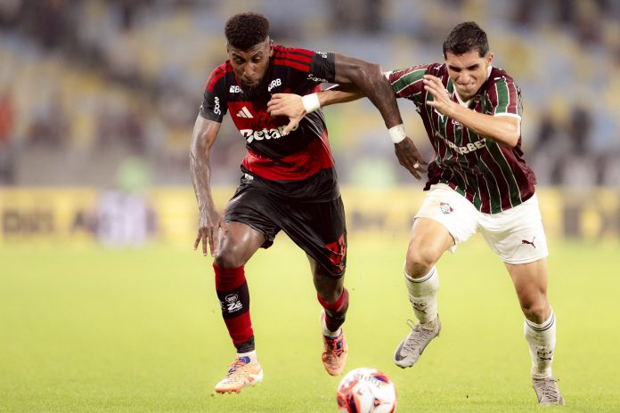 Emerson Royal em campo pelo Flamengo na derrota para o Fluminense - Foto: Gilvan de Souza / Flamengo