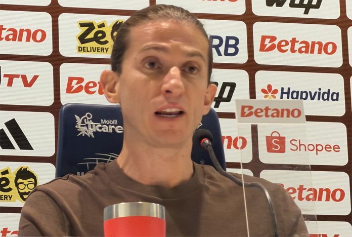 Filipe Luís em entrevista após vitória do Flamengo sobre o Vasco - Foto: Raisa Simplício
