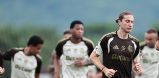 Filipe Luís e jogadores em treino do Flamengo no Ninho do Urubu - Foto: Gilvan de Souza / Flamengo