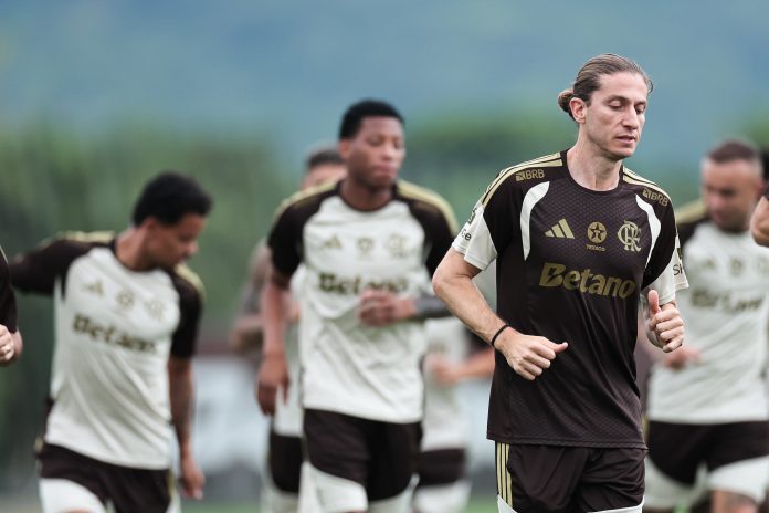 Filipe Luís e jogadores em treino do Flamengo no Ninho do Urubu - Foto: Gilvan de Souza / Flamengo