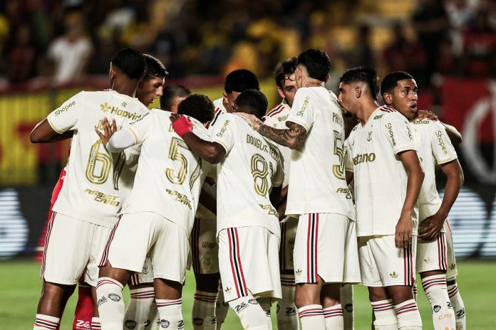 Jogadores do Flamengo em campo na derrota para o Volta Redonda pelo Carioca - Foto: Gilvan de Souza / Flamengo