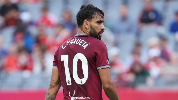 Lucas Paquetá em campo pelo West Ham