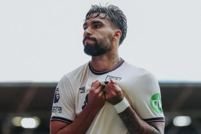 Lucas Paquetá em campo pelo West Ham
