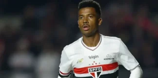 Marcos Antônio em campo pelo São Paulo
