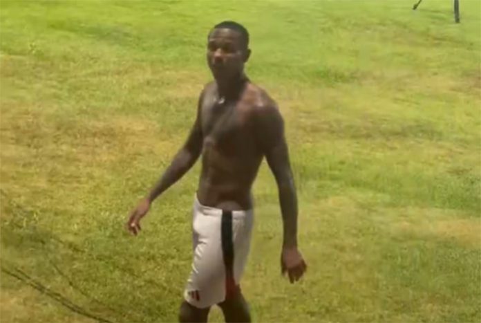 Wallace Yan fala com torcedores após derrota do Flamengo para o Bangu