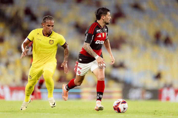 Arrascaeta em campo na vitória do Flamengo sobre o Madureira no Maracanã - Foto: Adriano Fontes / Flamengo