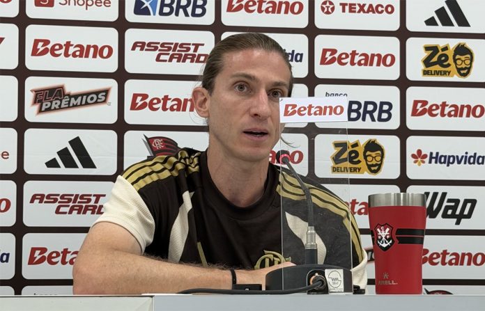 Filipe Luís em entrevista após vitória do Flamengo sobre o Botafogo no Engenhão - Foto: Raísa Simplício
