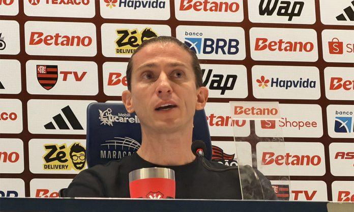 Filipe Luís em entrevista coletiva após empate do Flamengo com o Internacional - Foto: Raísa Simplício