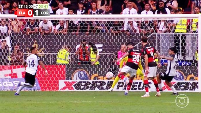 Lucas Paquetá perde gol absurdo contra o Corinthians na Supercopa do Brasil