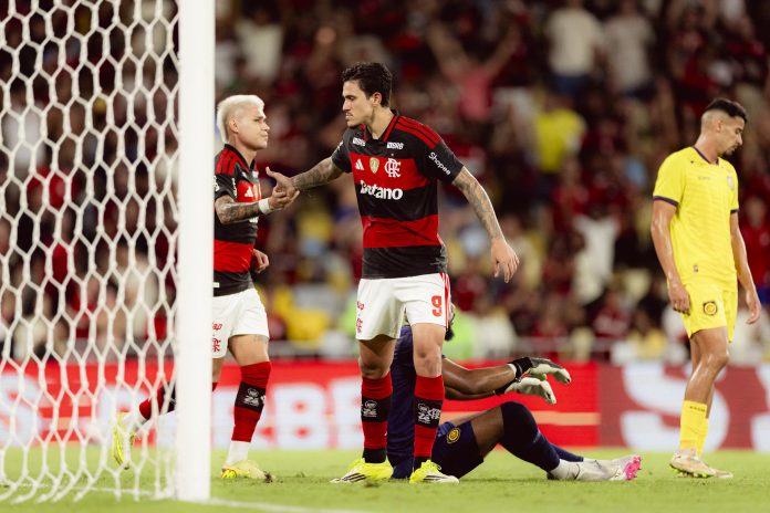 Luiz Araújo comemora com Pedro mais um gol do Flamengo na vitória sobre o Madureira - Foto: Adriano Fontes / Flamengo