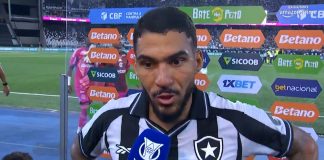 Allan em entrevista no intervalo, em mais uma derrota do Botafogo para o Flamengo no Engenhão