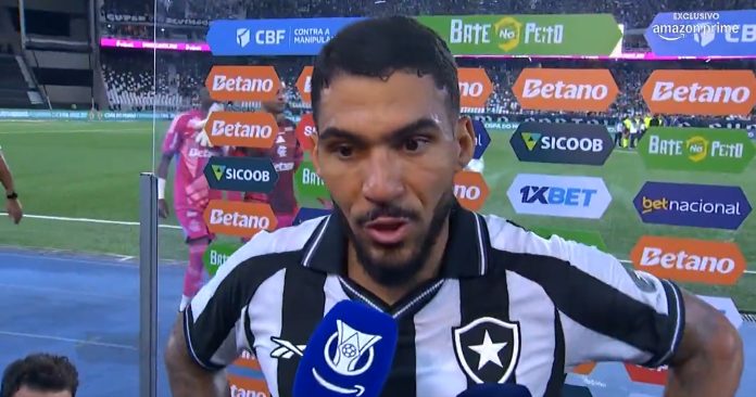 Allan em entrevista no intervalo, em mais uma derrota do Botafogo para o Flamengo no Engenhão