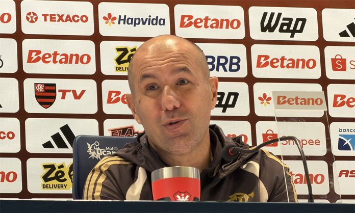 Leonardo Jardim em entrevista coletiva após vitória do Flamengo sobre o Botafogo no Engenhão - Foto: Raisa Simplicio