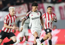 Flamengo encara o Estudiantes na semifinal: veja calendário, mandos e detalhes dos confrontos Arrascaeta em campo no confronto entre Estudiantes x Flamengo em La Plata