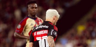 Arrascaeta em campo na goleada do Flamengo sobre o Independiente Medellín - Foto: Adriano Fontes / Flamengo
