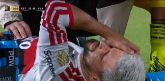 Arrascaeta deixou o jogo com dores na clávicula, após ser derrubado por Piovi