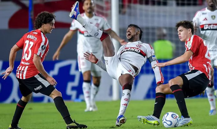 Bruno Henrique na partida contra o Estudiantes pela Libertadores
