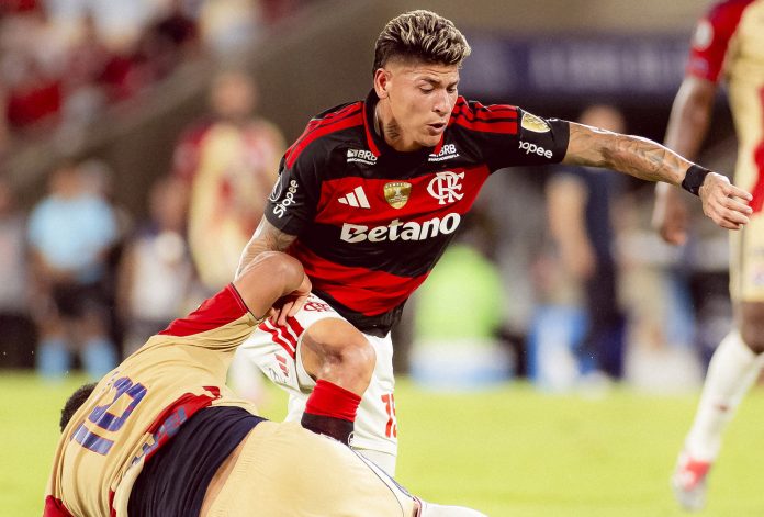 Carrascal em campo na goleada do Flamengo sobre o Independiente Medellín - Foto: Adriano Fontes / Flamengo