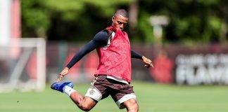 De la Cruz em treino do Flamengo no Ninho do Urubu - Foto: Gilvan de Souza / Flamengo
