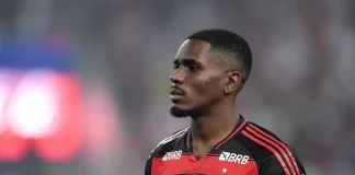Evertton Araújo em campo pelo Flamengo