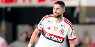 Jorginho em campo pelo Flamengo no empate com o Estudiantes em La Plata - Foto: Adriano Fontes / Flamengo