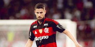Jorginho em campo pelo Flamengo na vitória sobre o Santos no Maracanã - Foto: Gilvan de Souza / Flamengo