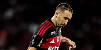 Léo Ortiz em campo pelo Flamengo no Maracanã