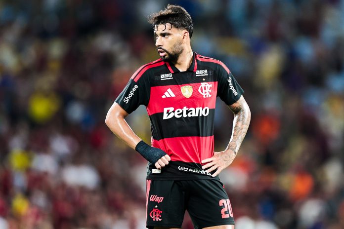 Lucas Paquetá em campo na vitória do Flamengo sobre o Fluminense no Maracanã - Foto: Gilvan de Souza / Flamengo