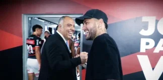 Marcos Braz e o atacante Neymar, no vestiário do Flamengo
