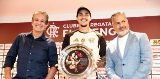 Pedro recebe homenagem do Flamengo, após passar Gabigol como maior artilheiro do Flamengo do século XXI e se tornar o 6º maior artilheiro da história do Flamengo - Foto: Gilvan de Souza / Flamengo