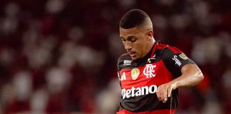 Samuel Lino em campo na goleada do Flamengo sobre o Independiente Medellín - Foto: Adriano Fontes / Flamengo