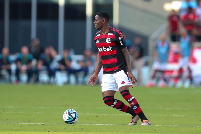 Evertton Araújo volante do Flamengo