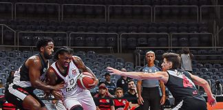 Flamengo bate o Vasco no Maracanãzinho e rebaixa o rival no NBB. Foto: Paula Reis / Flamengo