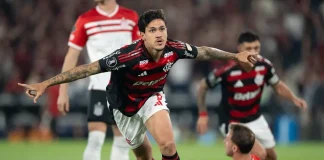 Pedro em campo pelo Flamengo contra Estudiantes
