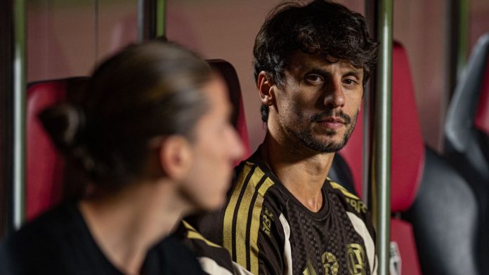 Filipe Luís ex técnico do Flamengo e Rodrigo Caio ex auxiliar do Flamengo
