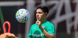 Savarino meia do Fluminense