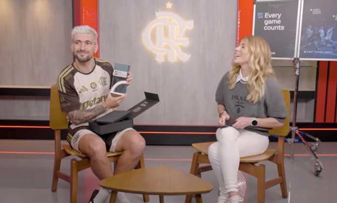 Arrascaeta recebe o Prêmio Sofascore pela temporada de 2025