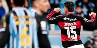Carrascal marca e comemora o gol da vitória do Flamengo sobre o Grêmio em Porto Alegre - Foto: Gilvan de Souza / Flamengo