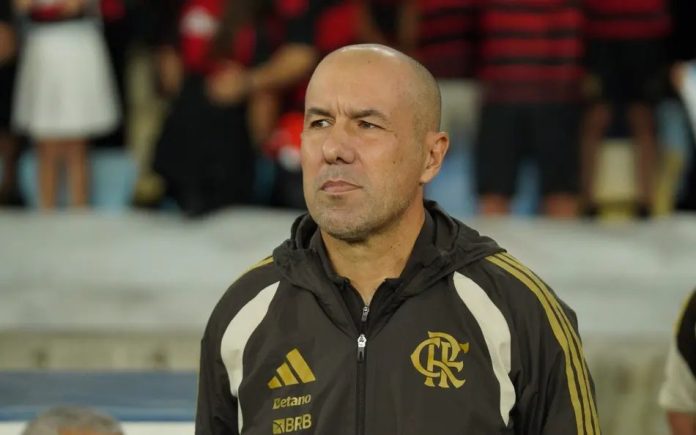 Leonardo Jardim comandando o Flamengo no Maracanã