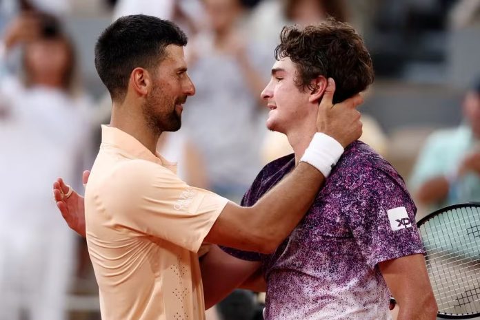 Tenistas Novak Djokovic e o João Fonseca