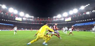 Rossi em campo pelo Flamengo na derrota para o Palmeiras
