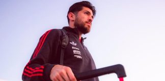 Goleiro Rossi, em desembarque do Flamengo