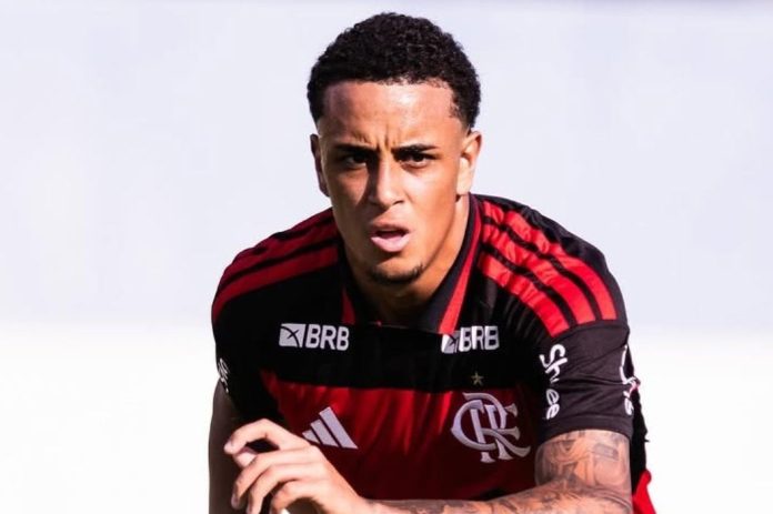 Ryan Roberto em campo pelo sub-20 do Flamengo