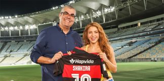 Shakira visita o Maracanã e recebe a camisa do Flamengo do CEO do estádio, Fred Nantes - Foto: Luiz França