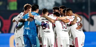 Time do Flamengo antes da bola rolar no Barradão